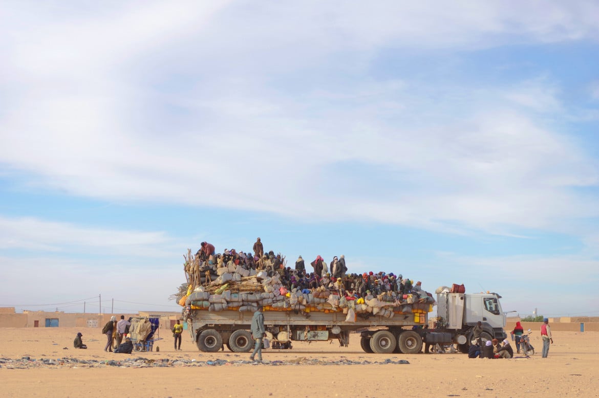 Strage di migranti nel deserto della Libia, in 20 morti di sete
