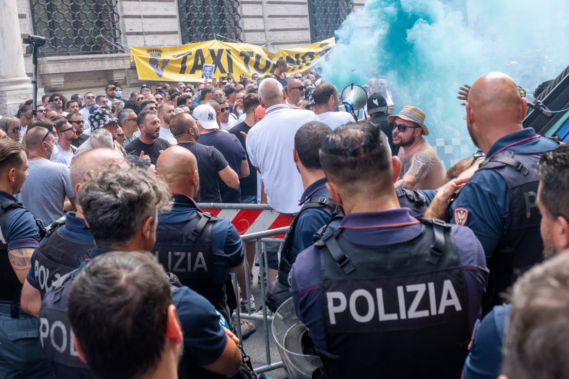 La protesta dei tassisti arriva a Montecitorio