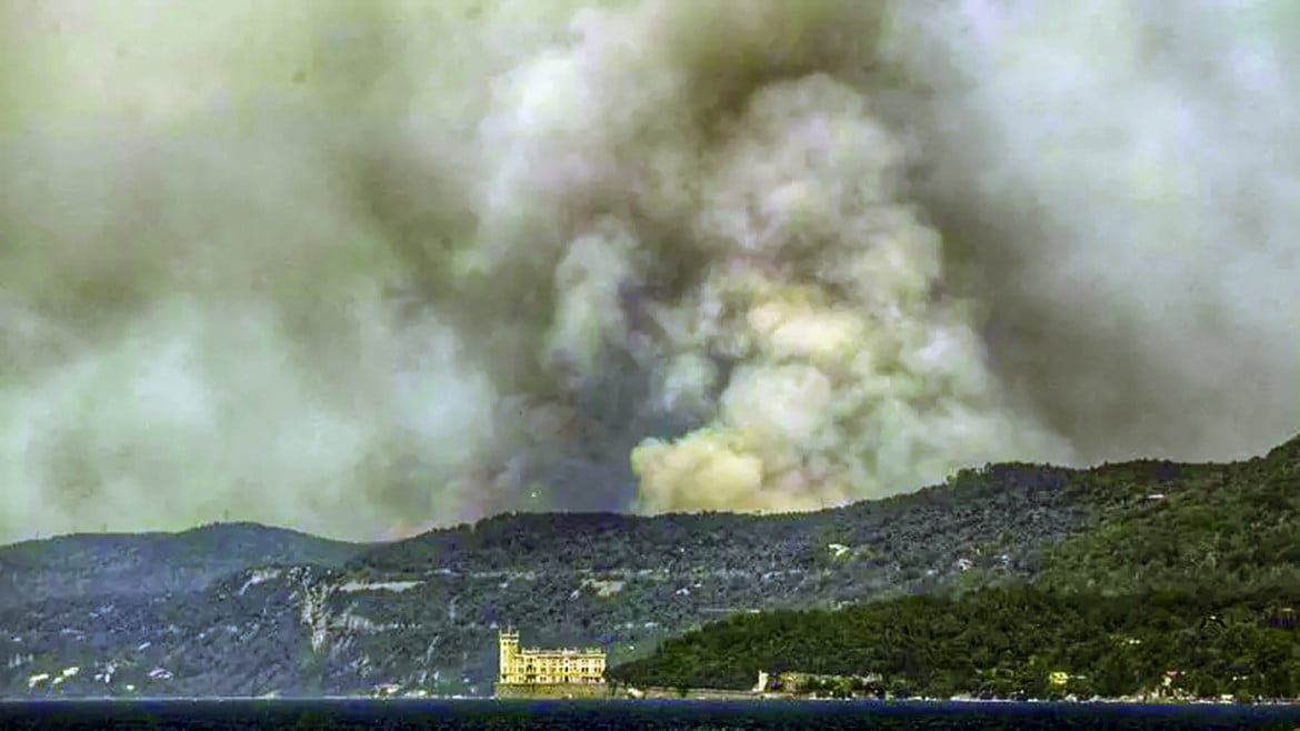 Carso in fiamme, Trieste isolata si raggiunge solo via mare
