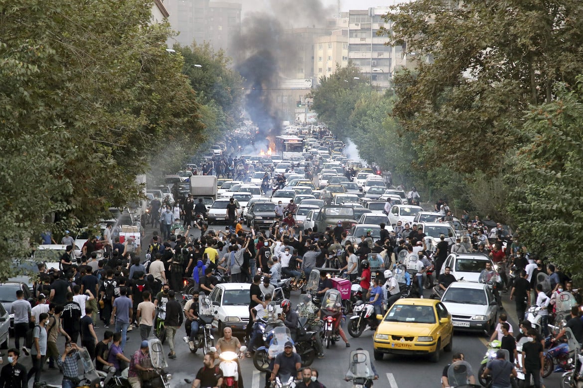 In Iran si moltiplicano le città della protesta. E i morti: 31