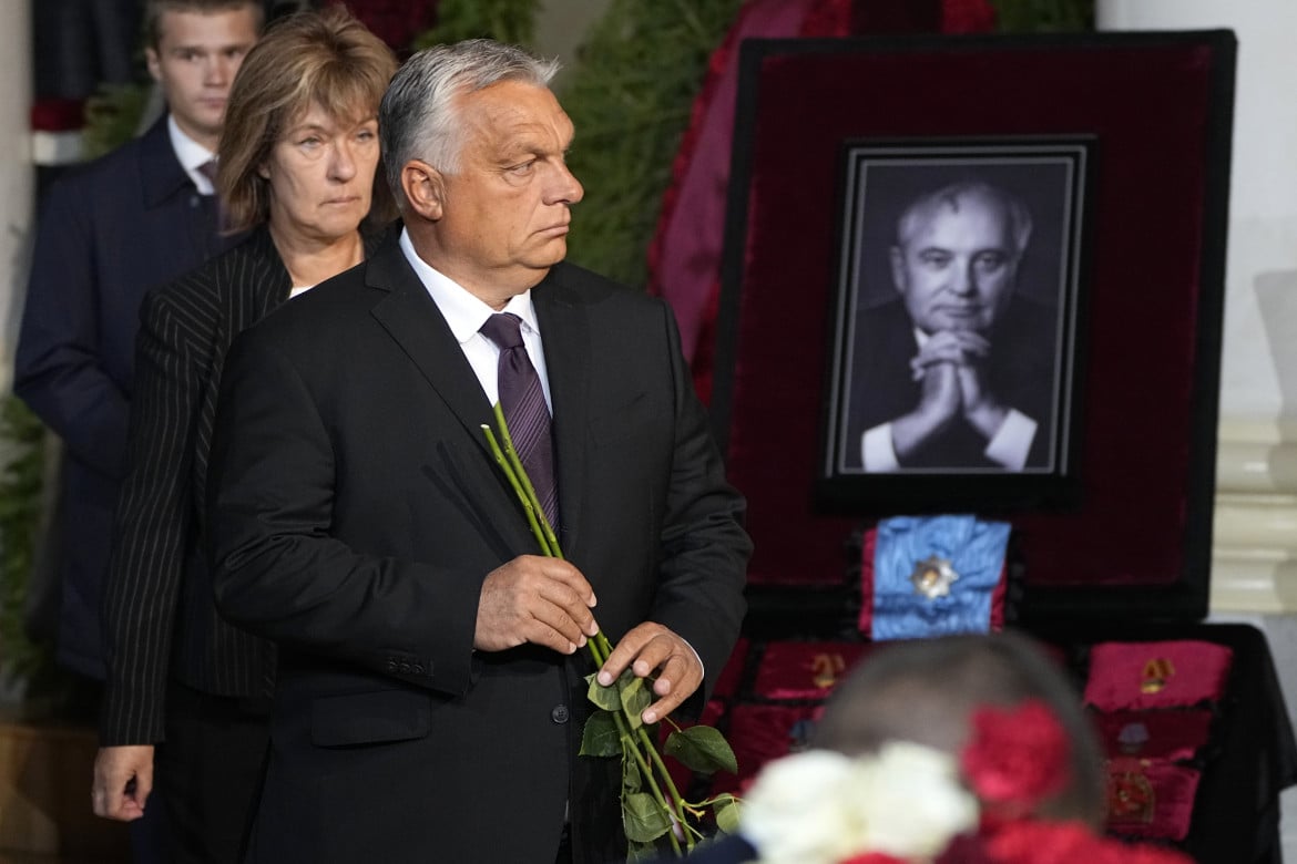 Gorbaciov, migliaia all’addio. Assente il potere, Orbán e Medvedev a parte