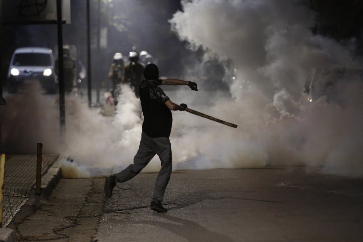 In Grecia c’è una polizia solo per le università: le assalta e picchia gli studenti