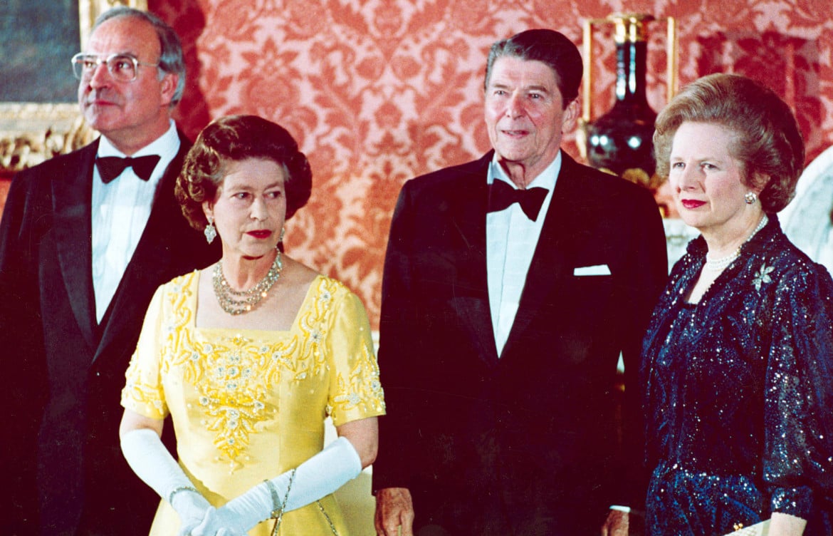 Elisabetta con Kohl, Reagan e Thatcher nel 1984, foto Ap