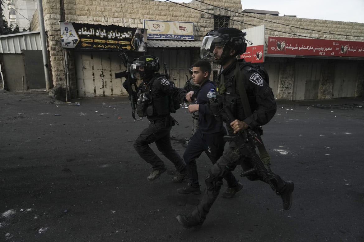 Israele confina Shuafat e Nablus. Gerusalemme Est e la Cisgiordania scioperano in sostegno