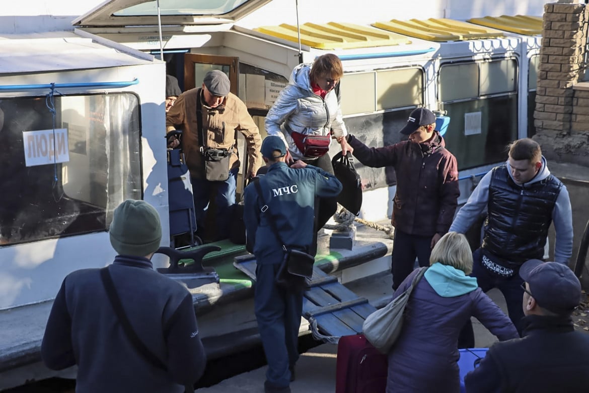 Gli ucraini alle porte di Kherson, accelera l’evacuazione russa