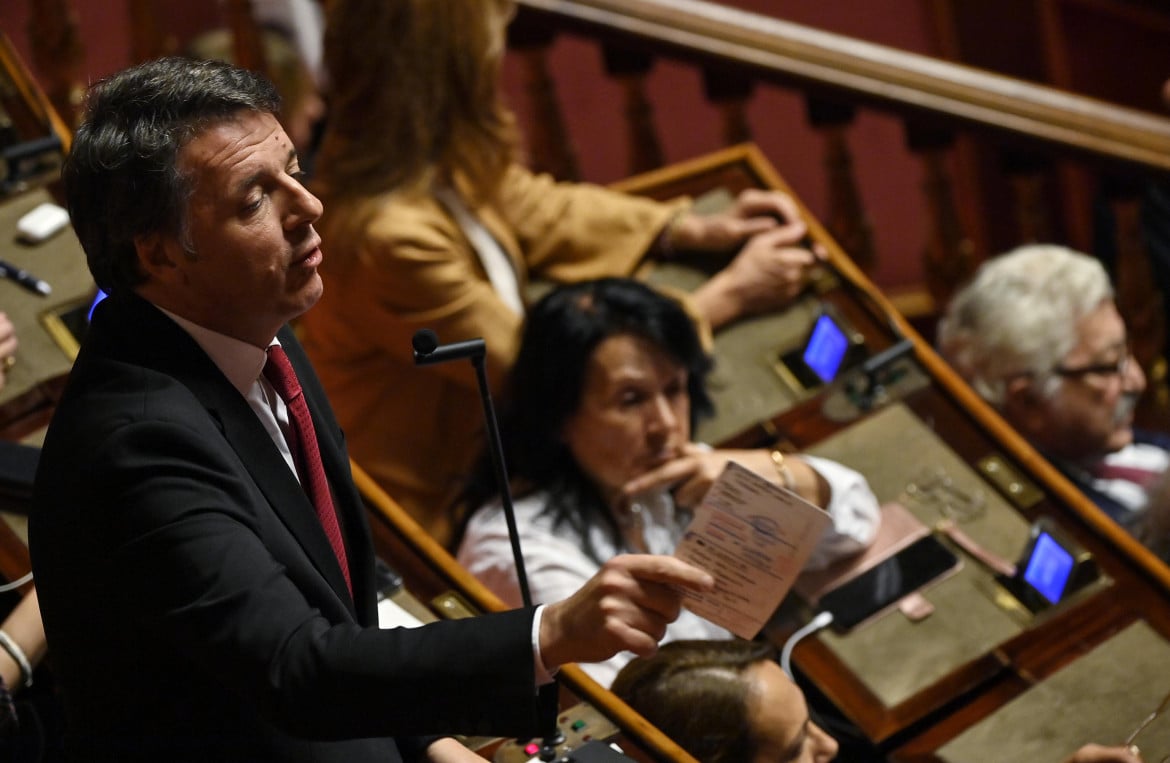Lodi ai ministri, attacchi al Pd: la finta opposizione di Renzi. Applausi da destra