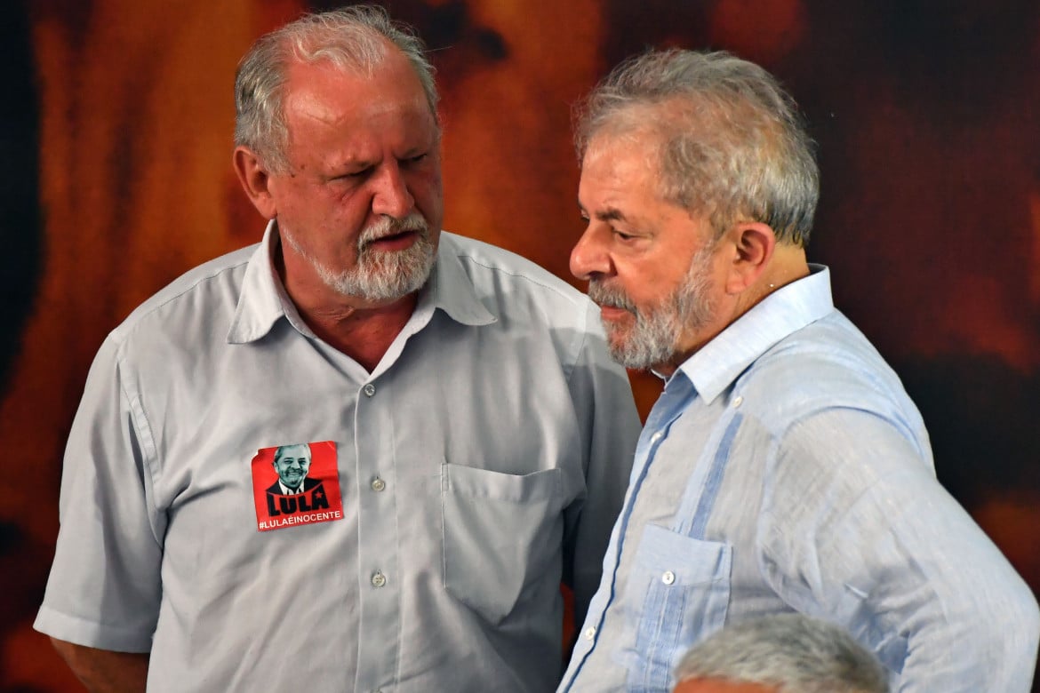 Stedile e Lula in campagna elettorale, foto Getty Images