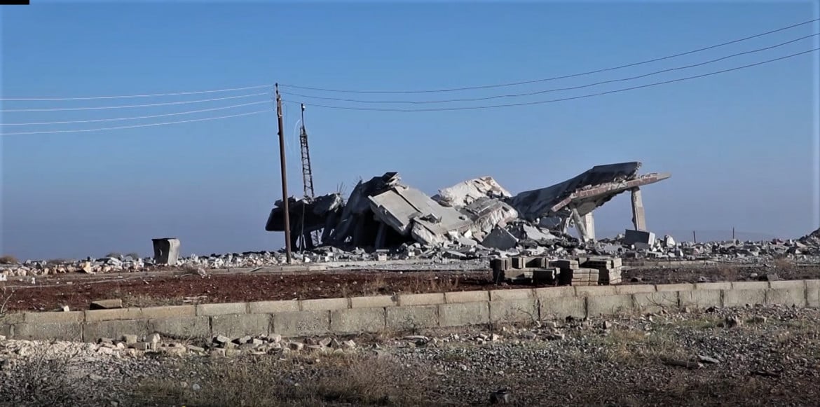 Il Rojava sotto le bombe turche. Colpiti ospedali, silos, mercati