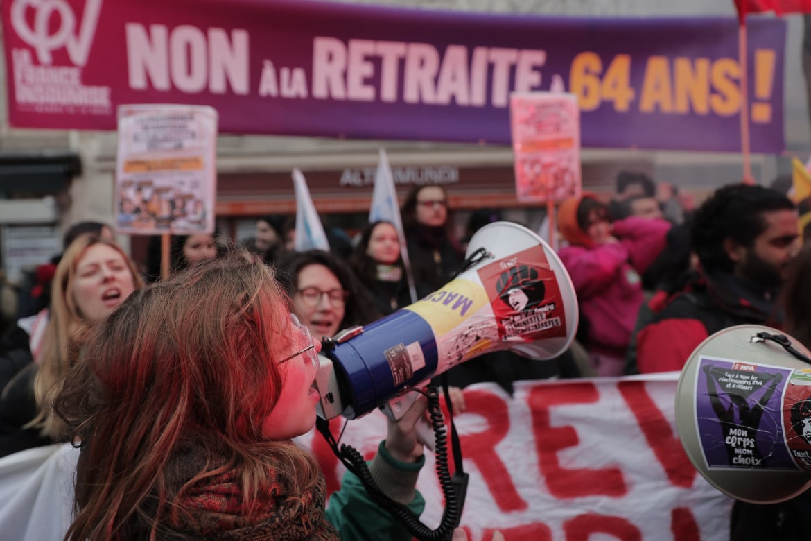 Francia, il senato dice sì ai 64 anni per la pensione