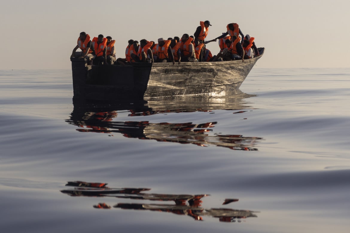 La Commissione Ue: «Stati rispettino legge del mare, i soccorsi sono un obbligo»