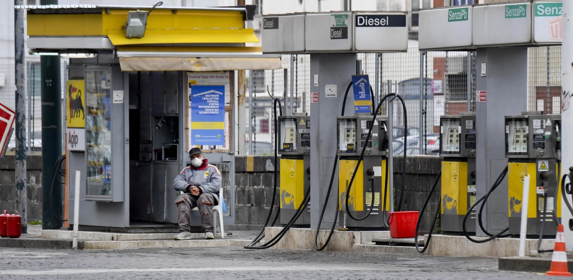 Benzina, un altro pasticcio del governo: lo sciopero resta
