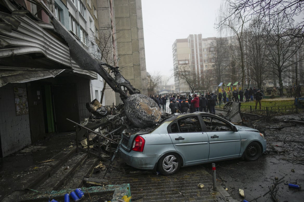 Ucraina, elicottero precipita su un asilo: tra le vittime anche il ministro dell’Interno
