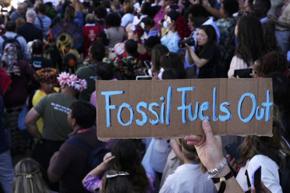 Così la Sace finanzia l’industria fossile