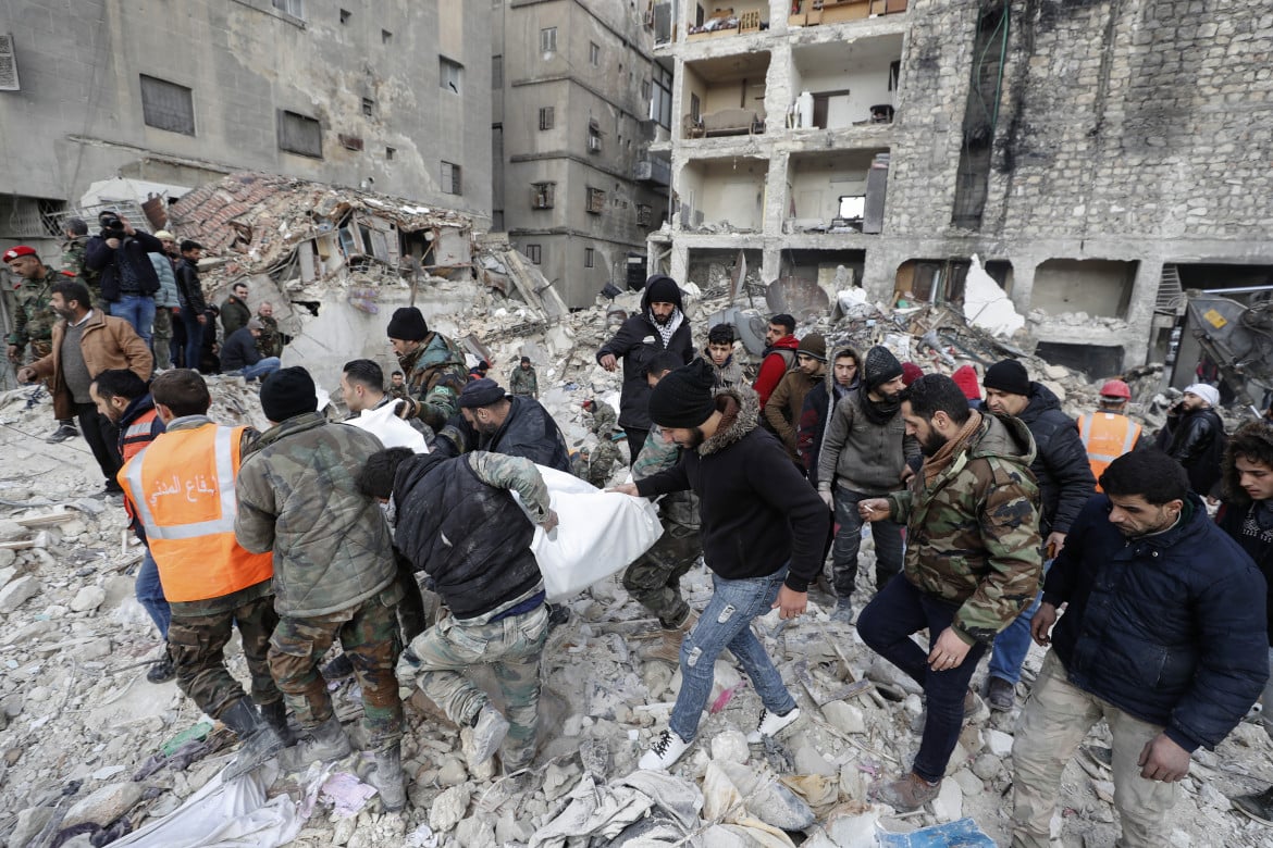 «Sospendiamo le sanzioni alla Siria già devastata dal conflitto»