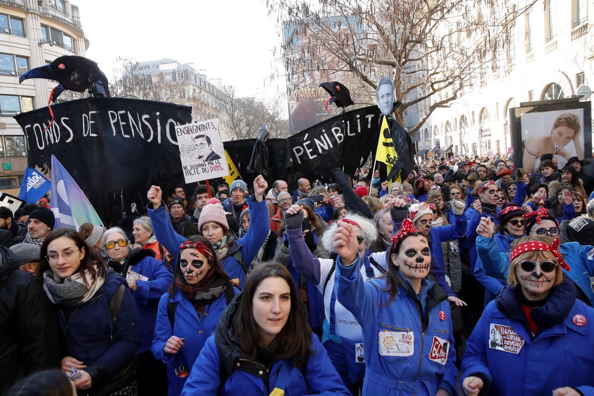 Terzo round sulle pensioni, la Francia non molla la piazza