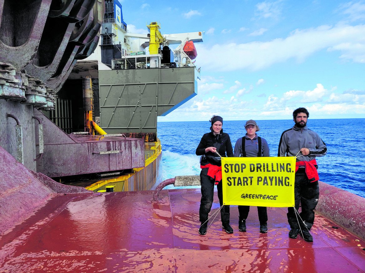 I «pirati» anti-trivelle di Greenpeace bloccano la Shell