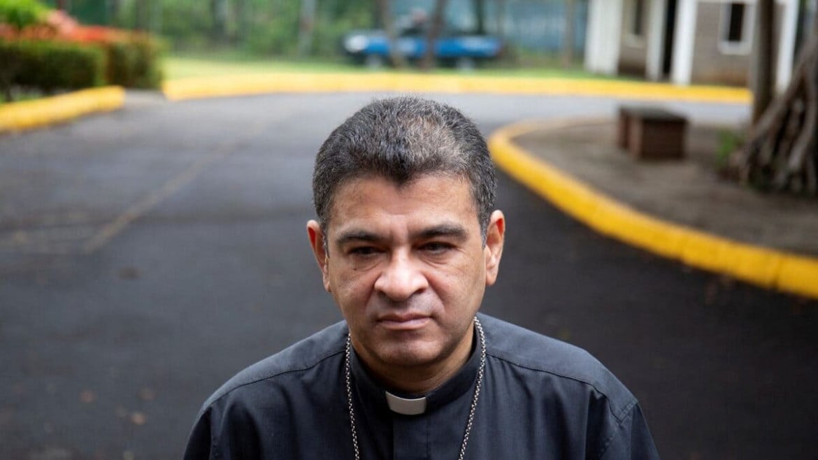 «Non lascio il paese»: il vescovo rifiuta il volo svuota-celle (e prende 26 anni)