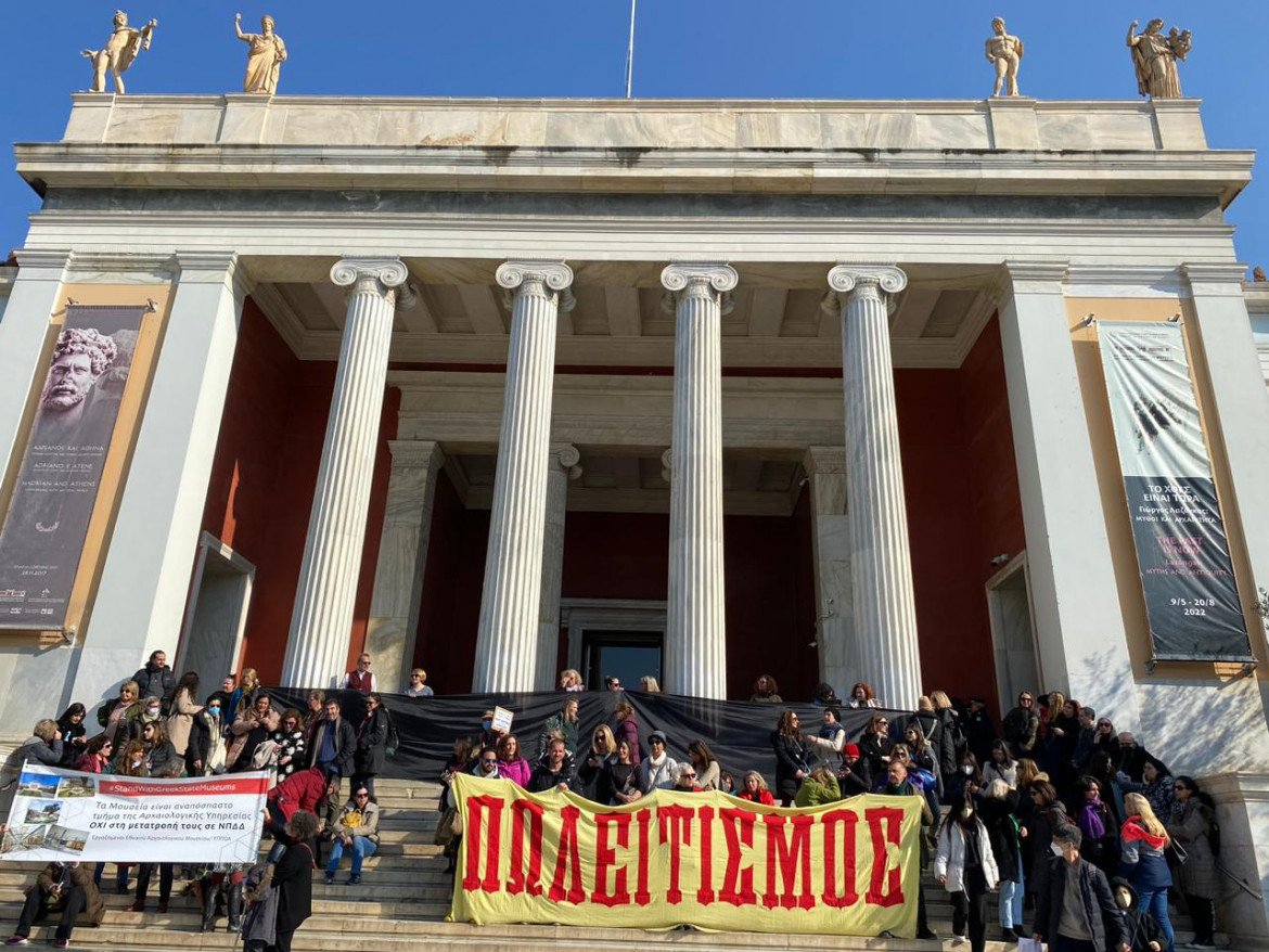 La protesta degli archeologi greci contro la privatizzazione dei musei