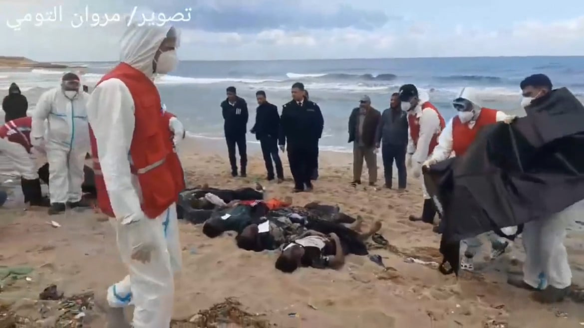 Migranti, naufragio nel Mediterraneo: almeno 70 morti