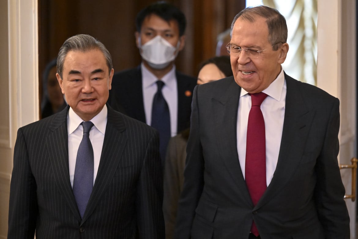 Wang al Cremlino: «Soluzione politica», ma il vero piano di pace deve attendere