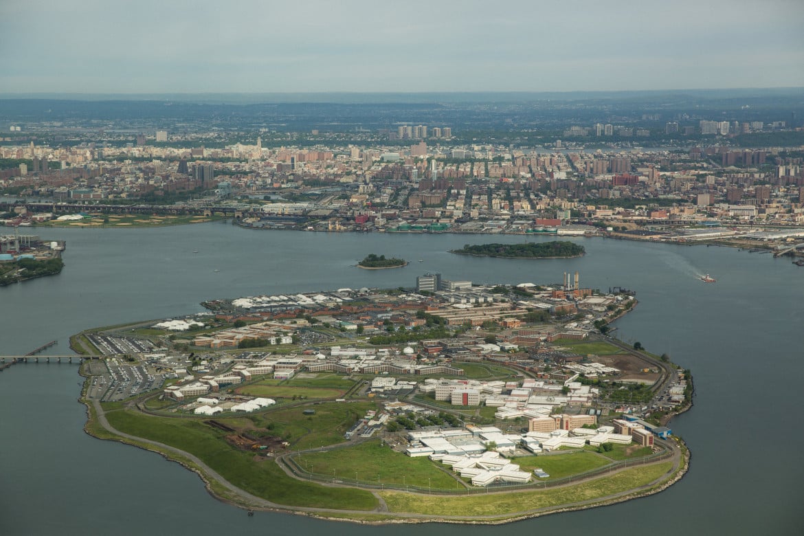 Rikers Island, note in cella