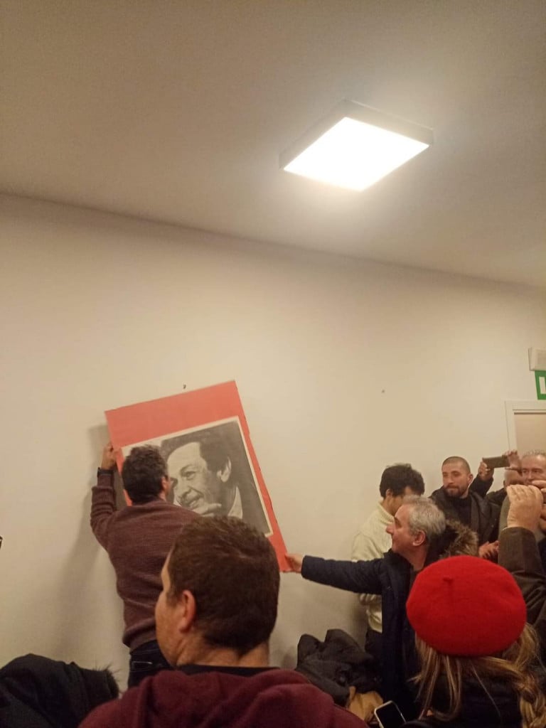 A Firenze nella sede Pd torna la foto di Berlinguer
