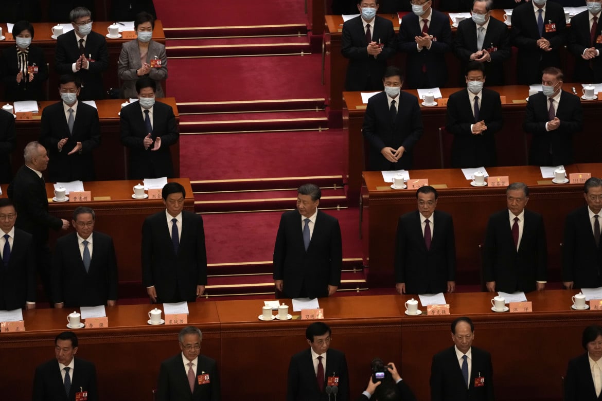 A immagine di Xi: lo Stato ai fedelissimi, al partito nuovi poteri