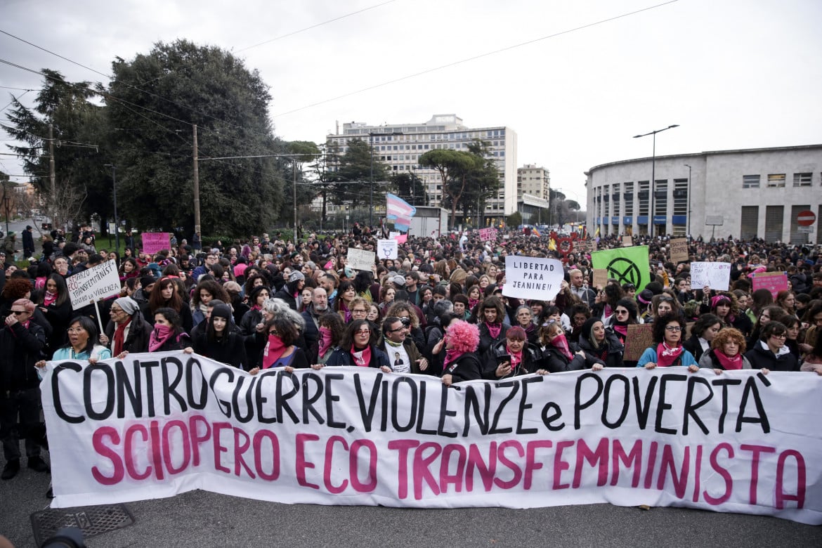 Sciopero e cortei eco-transfemministi da Milano a Napoli