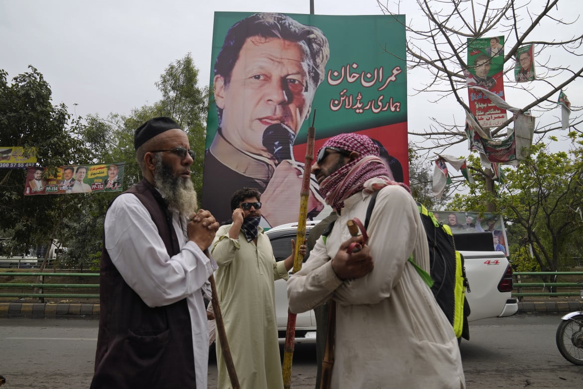 Imran Khan vince la partita: annullati i mandati d’arresto