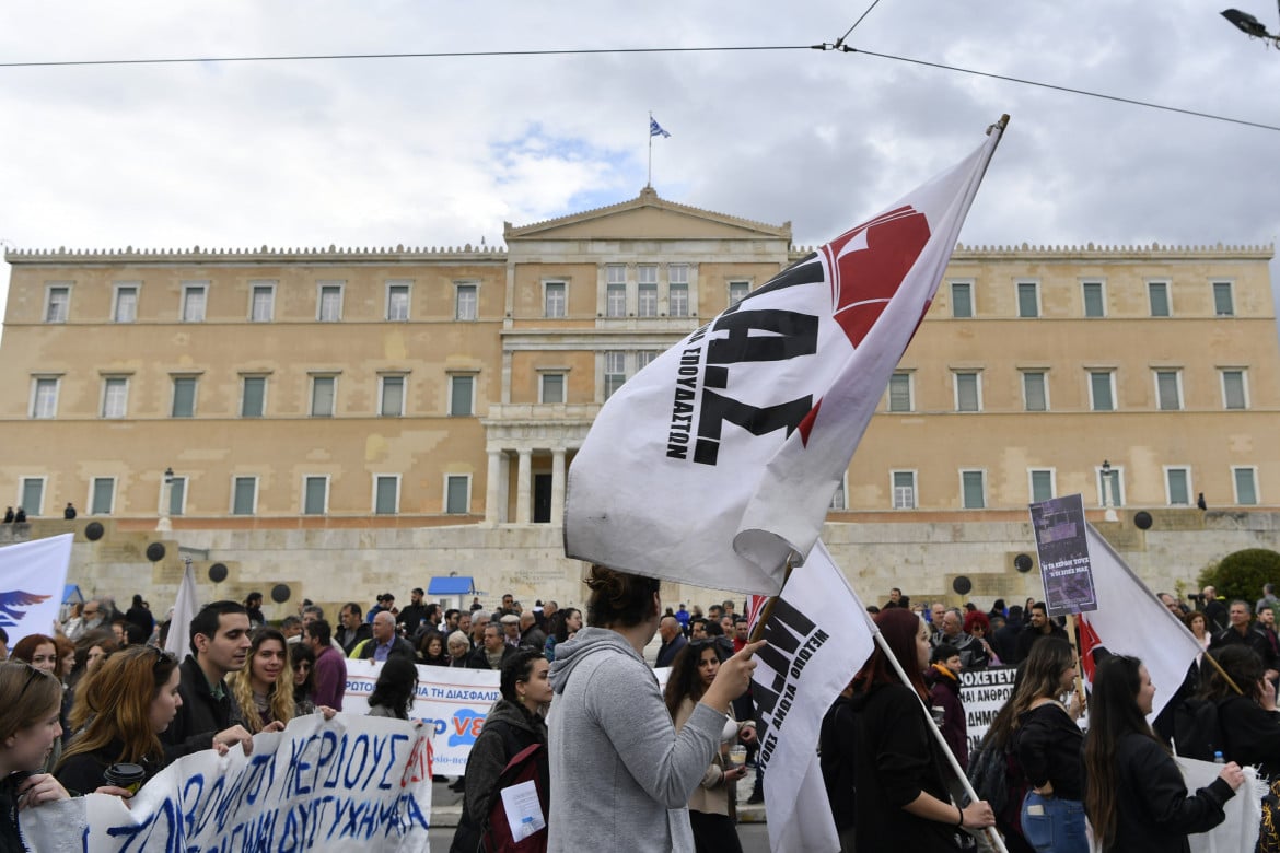 Terzo sciopero dopo lo scontro fra treni, Atene paralizzata