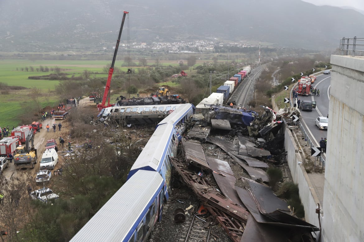 Frontale fra treni, ora la Grecia piange una tragedia evitabile