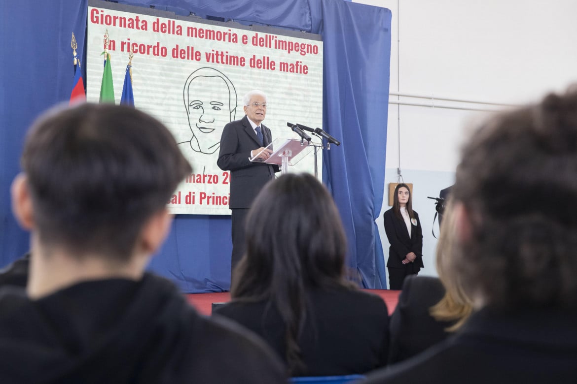 «La mafia può essere sconfitta»: Mattarella ricorda don Diana