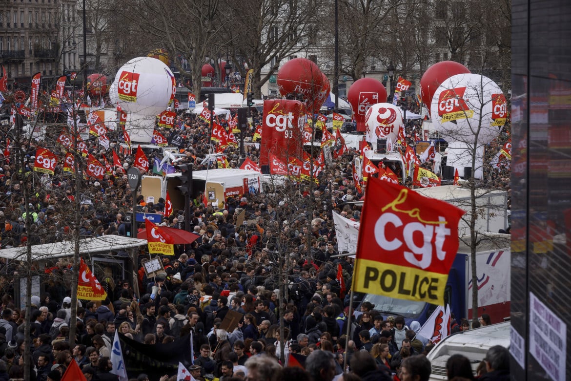 Parigi ribolle, blocchi e azioni in tutto il paese. Parola d’ordine, «tracimare»