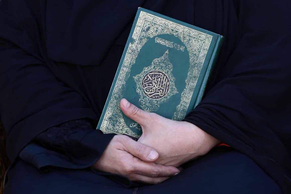«Non è illegale bruciare testi sacri»: tra la Svezia e la Nato ci si mette un Corano