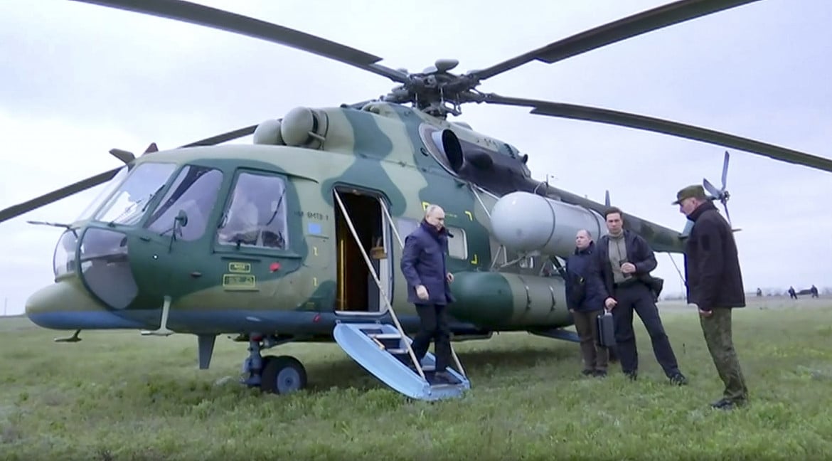Putin visita le regioni occupate. Pioggia di missili su Kherson