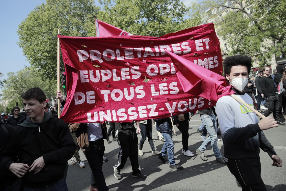 I sindacati marciano uniti, Parigi blindata