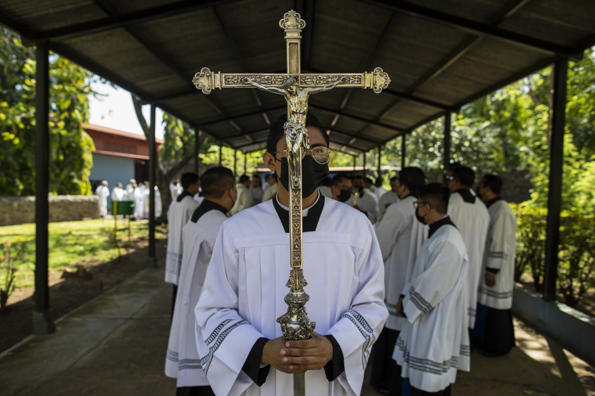 Pasqua al veleno in Nicaragua, Ortega rinchiude i santi in chiesa