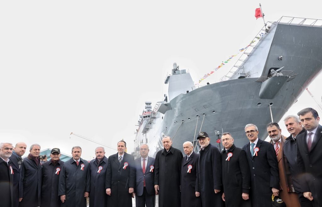 Turchia, Erdogan inaugura la prima nave «portadroni»