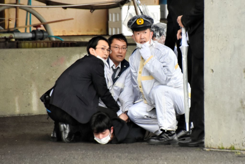 Giappone, bomba durante un comizio del primo ministro Kishida: arrestato un uomo