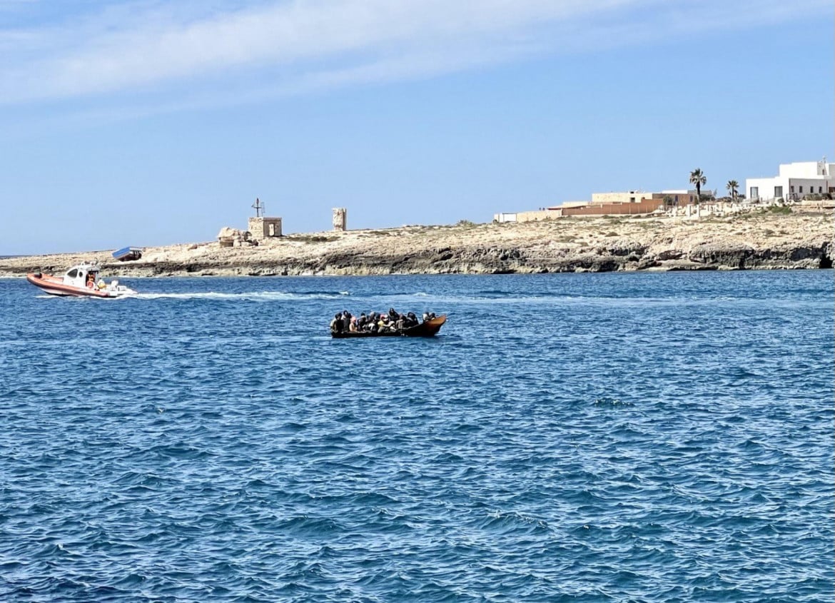 Naufragi e morti lungo la rotta migratoria tunisina. Diversi arrivi a Lampedusa