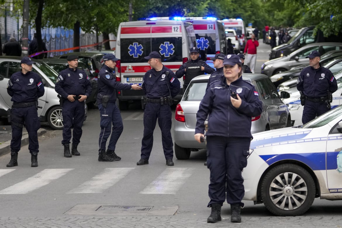 Strage a Belgrado: un 13enne uccide otto bambini e un custode