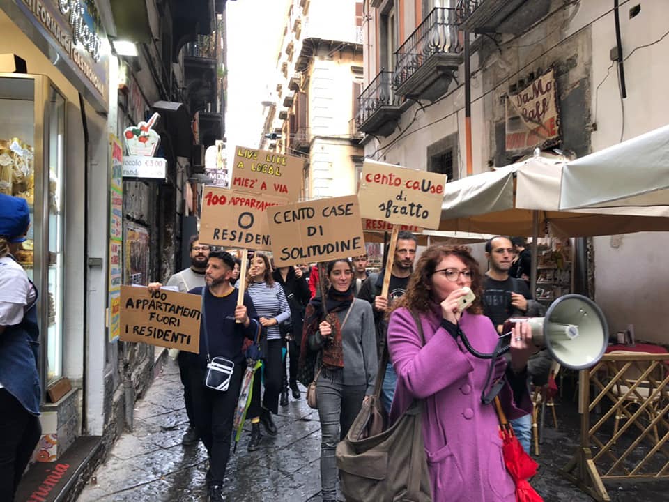 Napoli, no alla turistificazione: la rete dal basso per restare abitanti della propria città