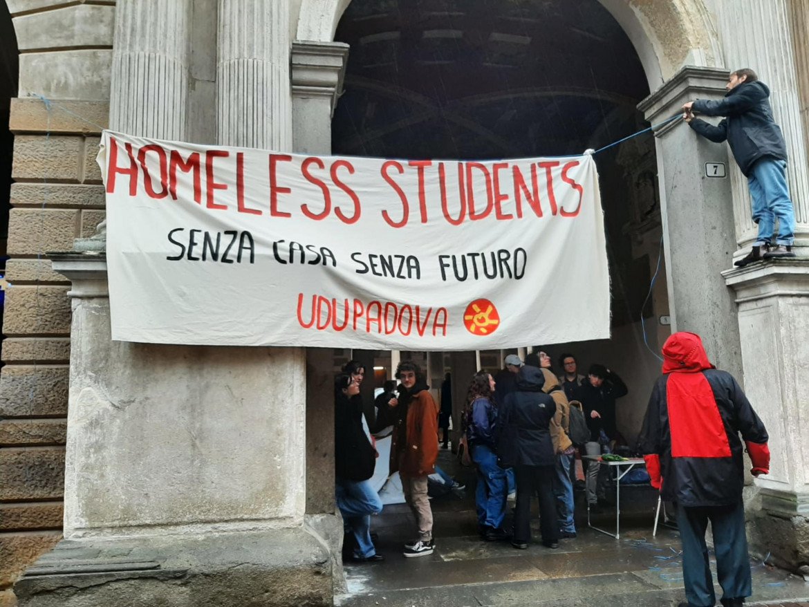 La protesta degli studenti contro l’inflazione dell’avidità per i profitti: la «Greed-inflation»