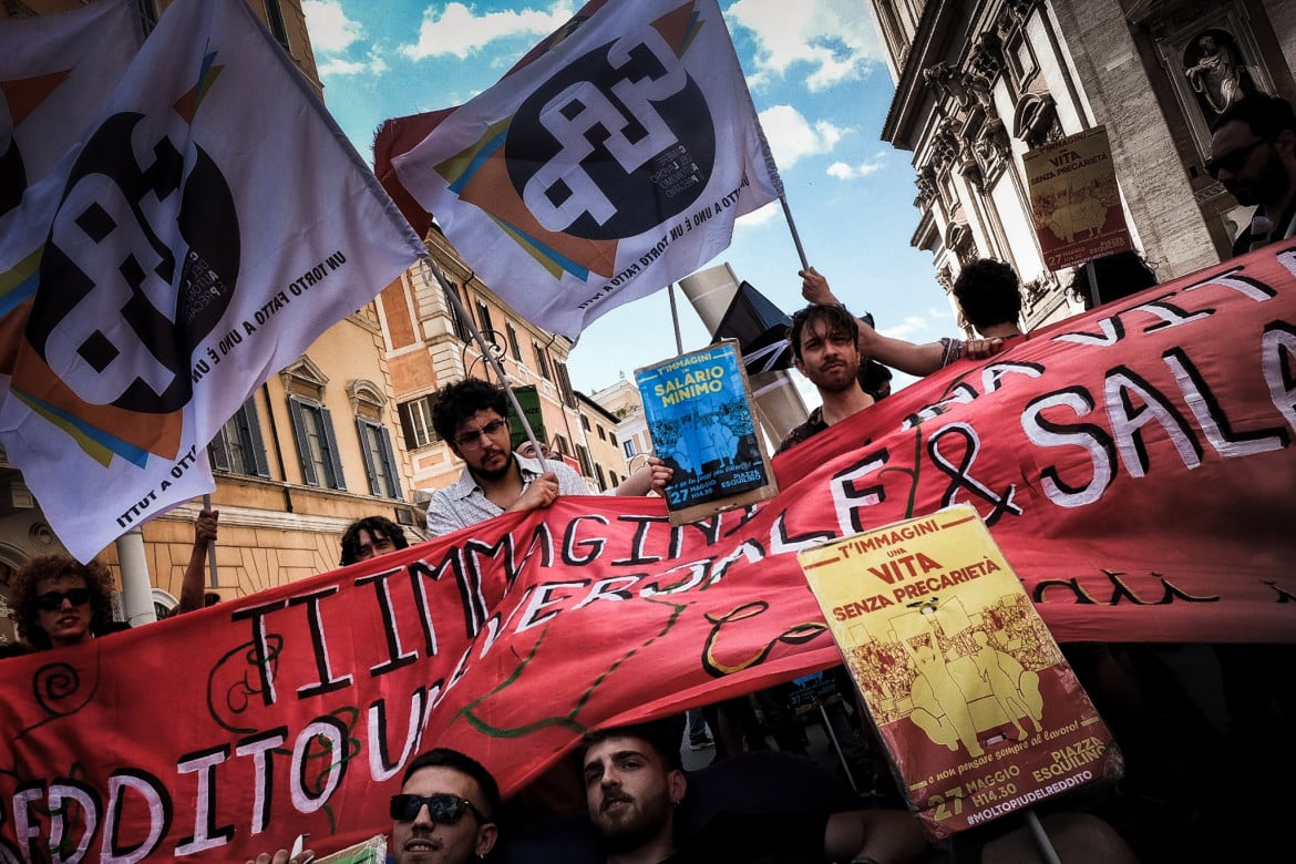 28prima-roma-manifestazione-ci-vuole-un-reddito-renatoferrantini