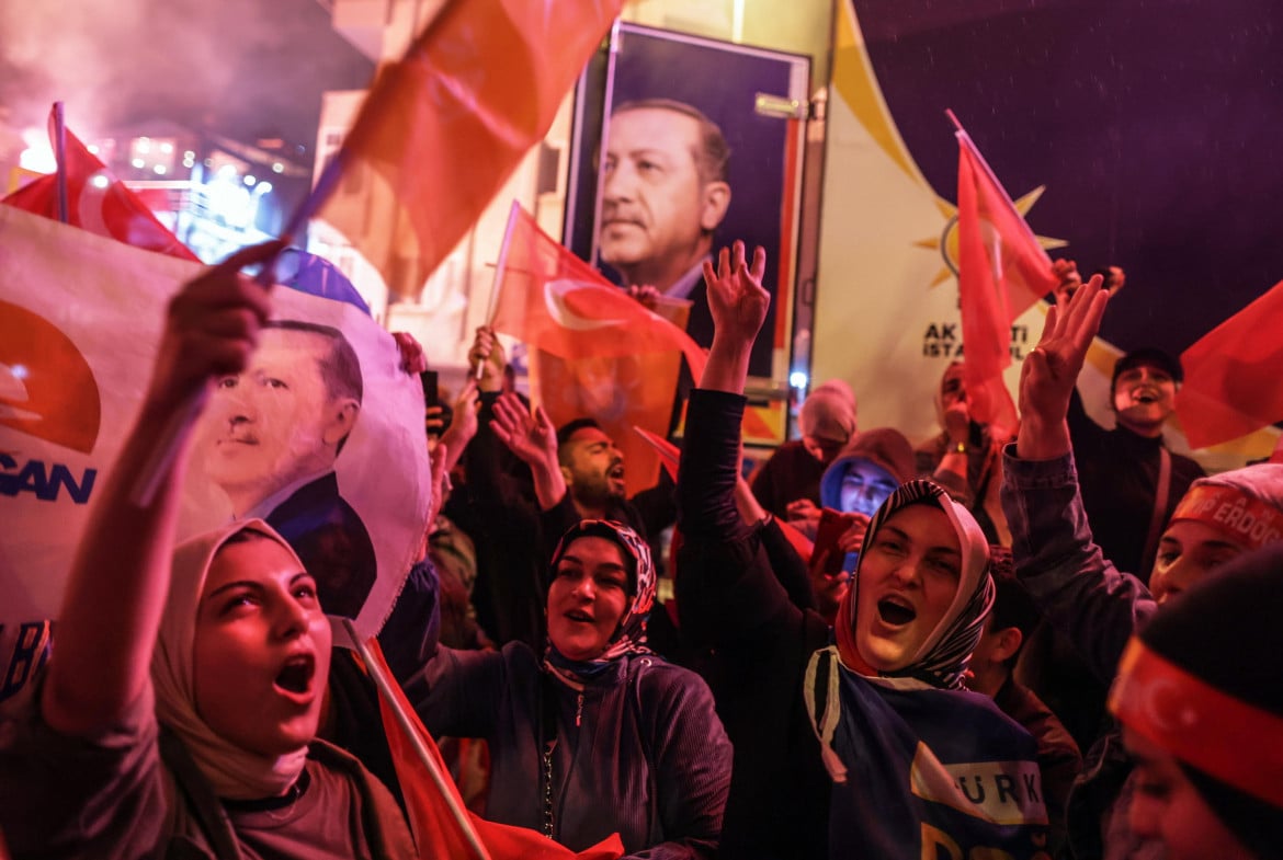 Con la paura e la censura Erdogan ri-vince. Ma di poco