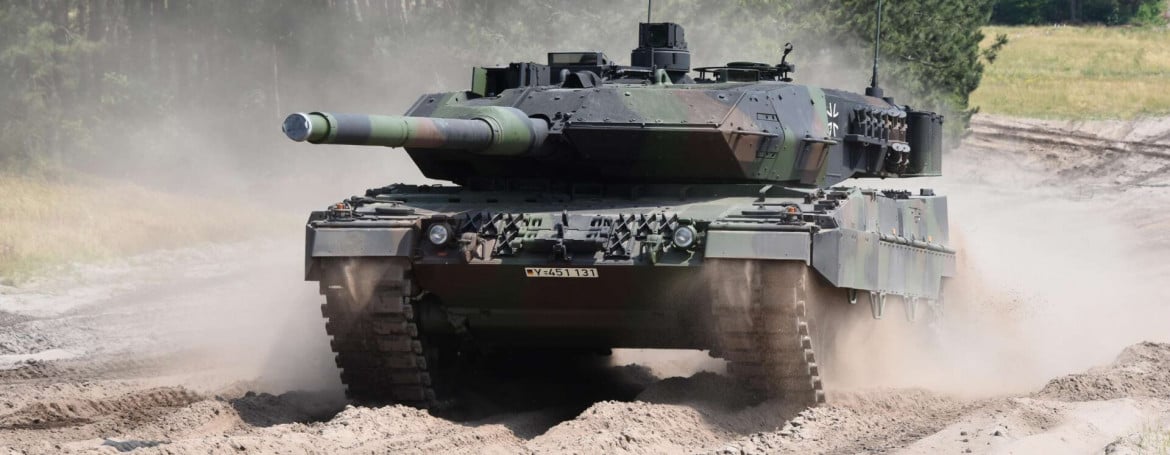 Carro armato tedesco Leopard in azione a capo Teulada