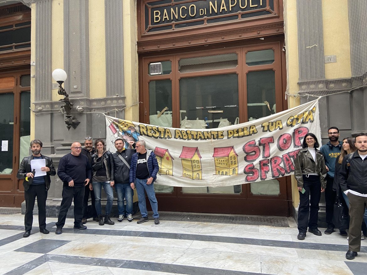 Napoli, la mobilitazione: «Gli enti locali sono assenti, nessun freno alla turistificazione»