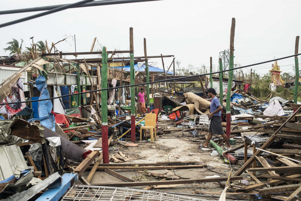 Mocha fa centinaia di vittime, distrutti i campi Rohingya