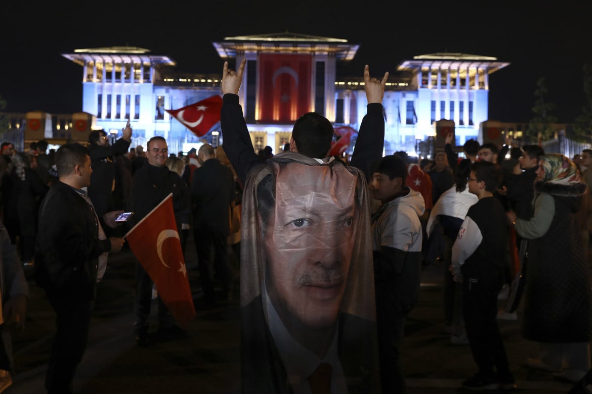 Erdogan vince su una Turchia divisa