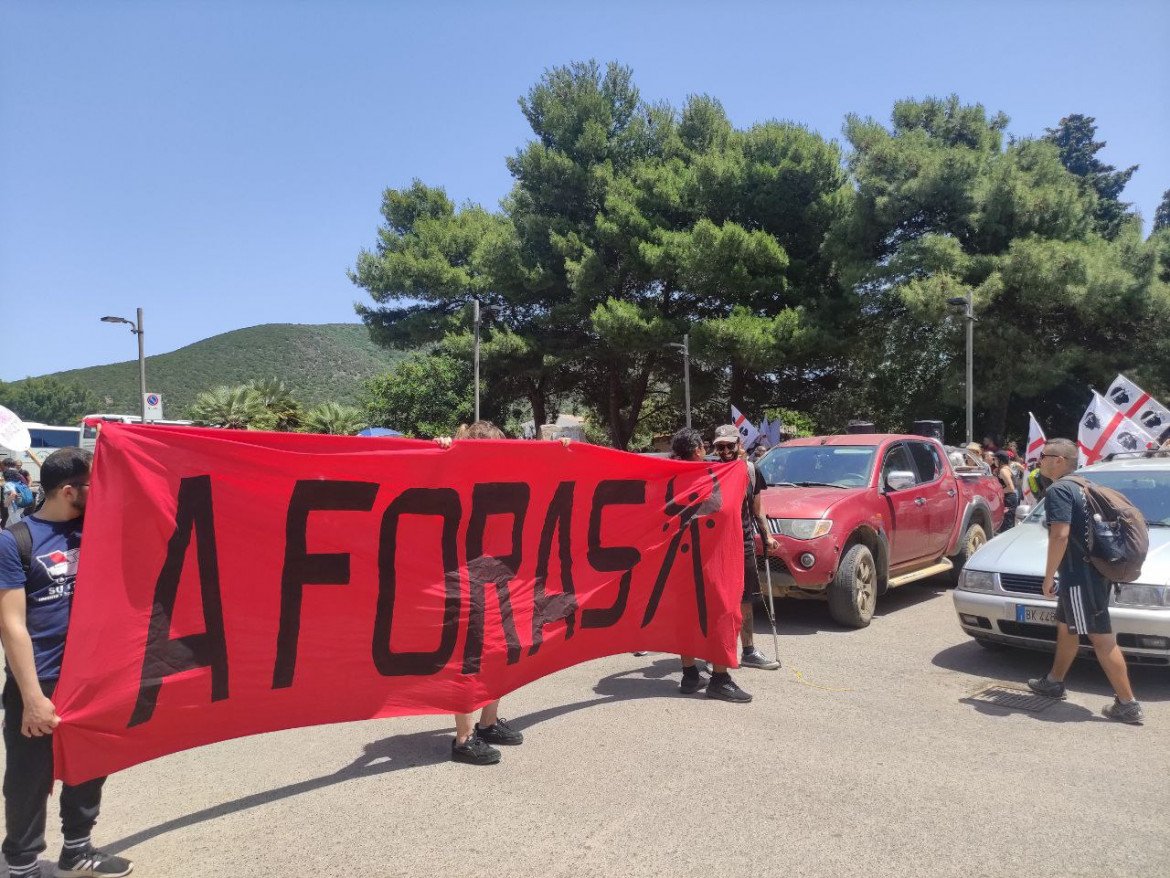 «No basi, no guerra»: in piazza a Cagliari, “invasa” dalla Nato